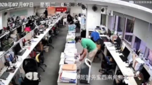  保险柜|家务事还是违法行为——李国庆撬保险柜视频曝光是否能成为证据？李国庆等4人被行政拘留