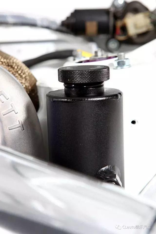  姑娘|我也想遇见个开R32 GT-R的姑娘，然后深陷其中不可自拔