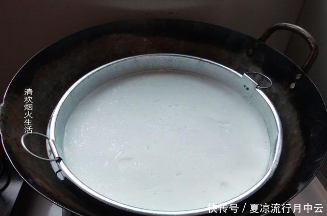  凉皮|凉皮最简单的做法，不揉面，不洗面，口感筋道有嚼劲，一碗吃不够