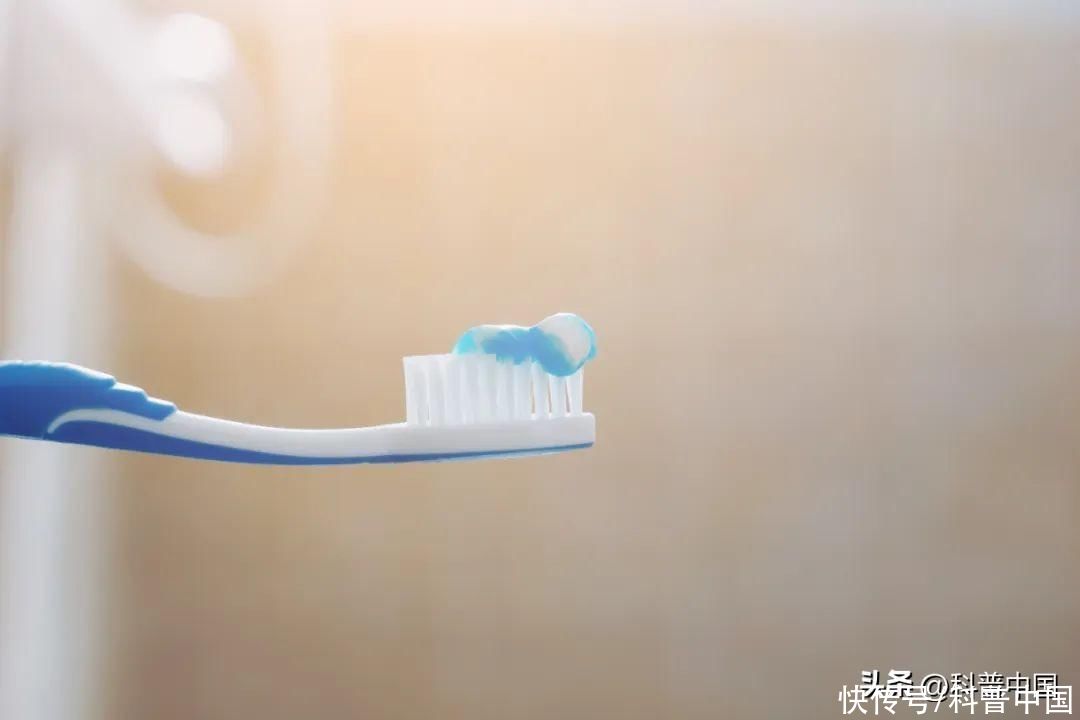 不好好刷牙真的小心老年痴呆(不好好刷牙，真的小心老年痴呆！)
