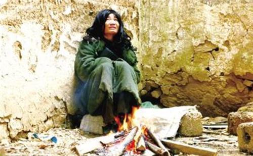 从不|他是中国头号懒人，吃饭靠喂从不干活，父母去世后，饿死在家中