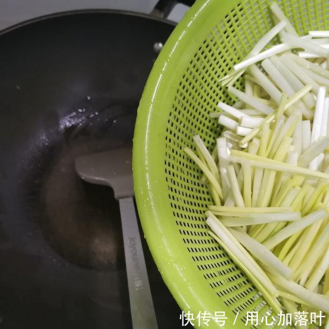 炒鸡蛋|蒜黄炒鸡蛋,简单快手家常菜,非常下饭