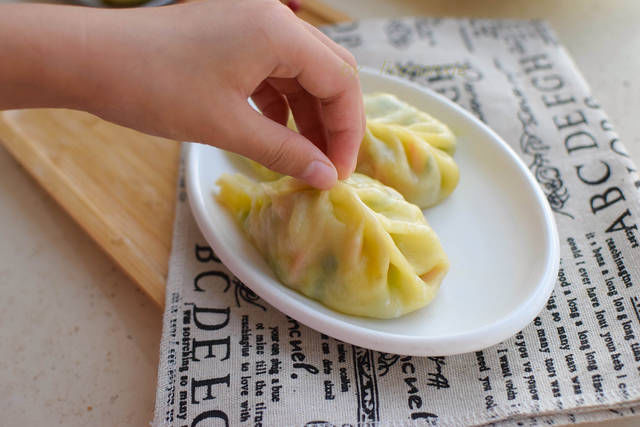  小白菜|不用发面不用等，比包子简单比饺子省事，早上起来蒸一锅，饭菜都有了