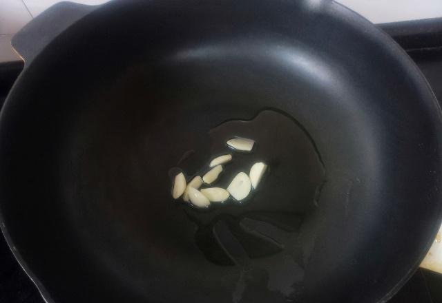 好吃|榨菜别再配粥吃了，用来煮面味道更香，好吃到连汤汁都不剩