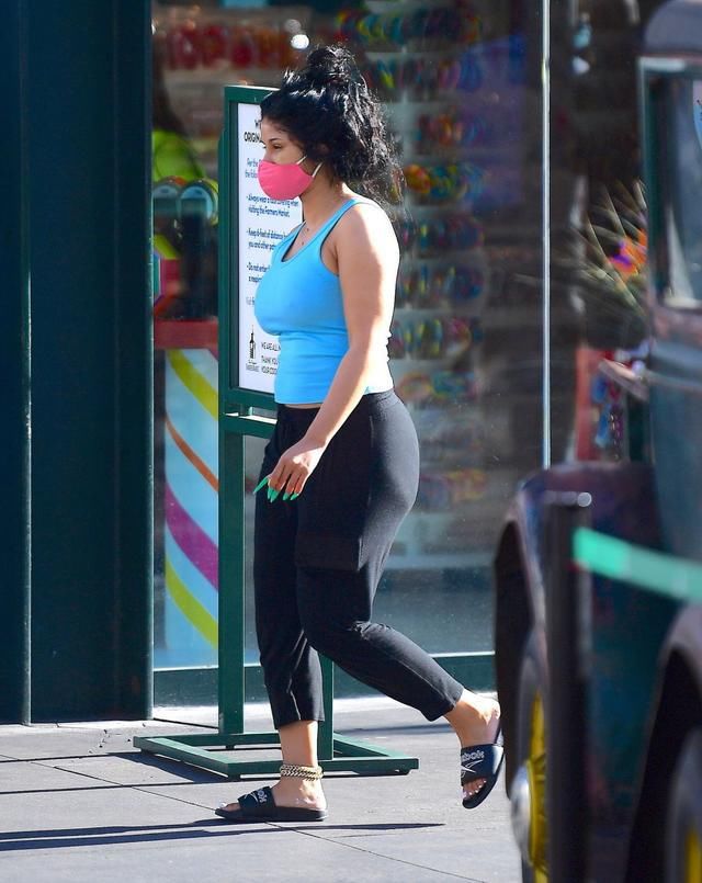 特别|女星卡迪·B现身洛杉矶街头，她有着特别的魅力