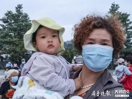  军营|久违了，军营露天看演出