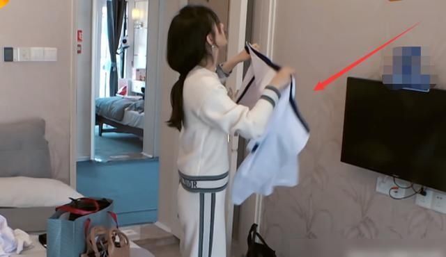  赵丽颖|明星保护意识有多强？看到赵丽颖换衣服之前的度量