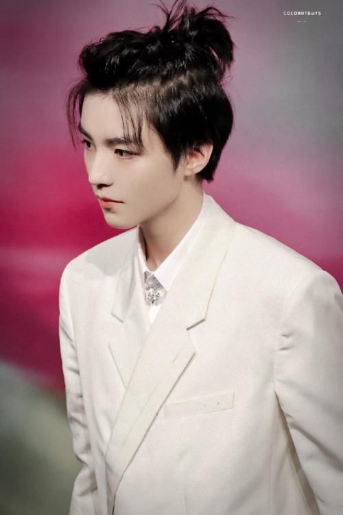  器械|王俊凯晒健身照，健身器械是亮点，努力练习臂力疑在为新戏做准备