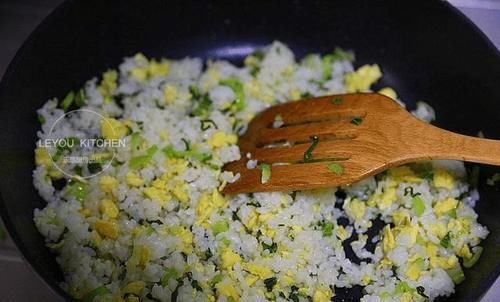  清清爽爽|10分钟炒饭，调味只要1勺盐，清清爽爽，夏天吃正好