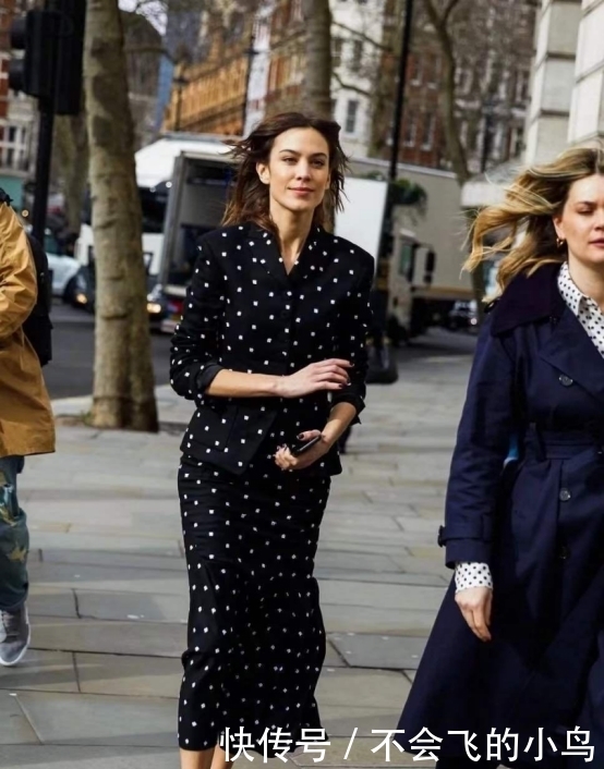  搭配|夏季最具魅力的波点穿搭！一定要看以下几套搭配，浪漫而又活泼