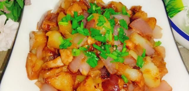  下饭|一个土豆，一个洋葱，吃出妈妈的味道，又香又下饭，真解馋