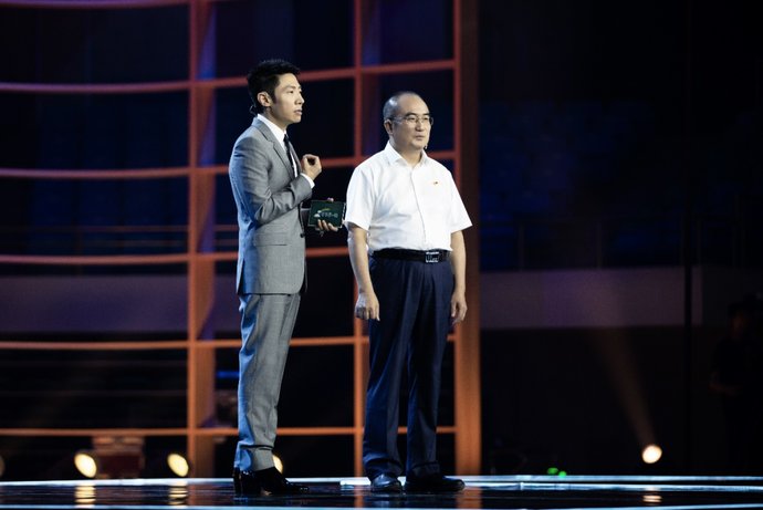  医学|开学第一课！先来听听顶级医学大咖现身说法的抗疫故事