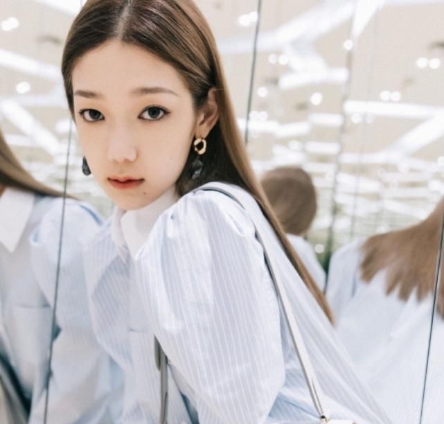  张艺凡|硬糖少女小分队同框希林个头矮，张艺凡不顾形象配合，刘些宁厉害