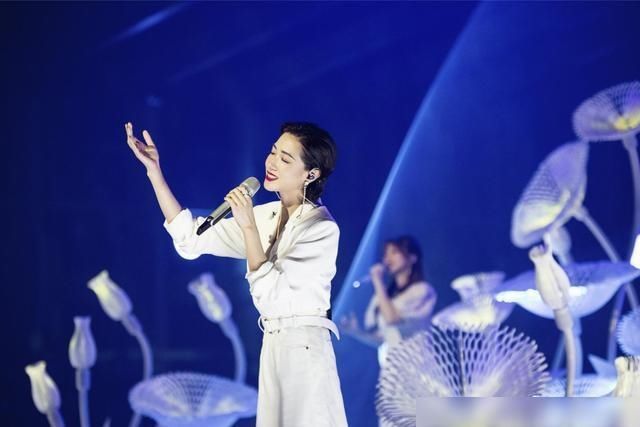  综艺|《乘风破浪》片酬揭秘，镜头最少的他片酬却最高，姐姐们心服口服