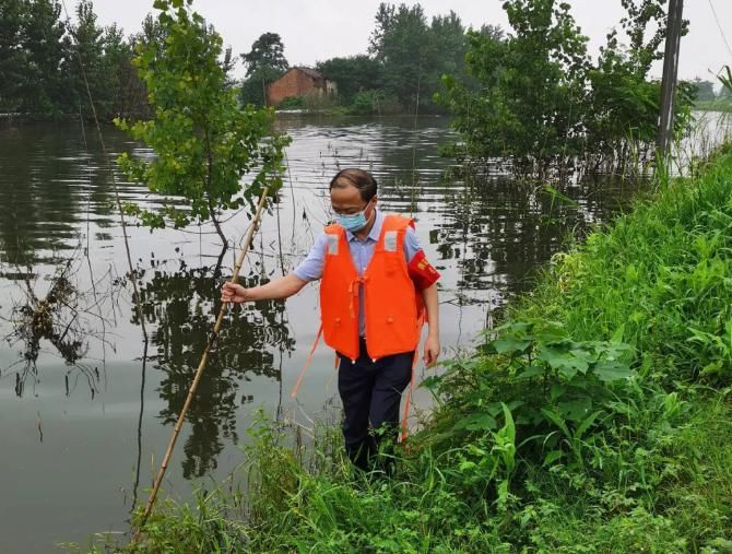  母亲|老屋被冲垮，75岁老母亲失联，他却“狠心”守在抗洪一线……