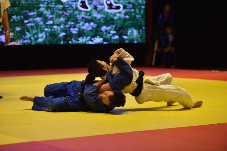  摔跤|阿坝州运动员勇夺“净土阿坝”青少年国际式摔跤柔道邀请赛首金！