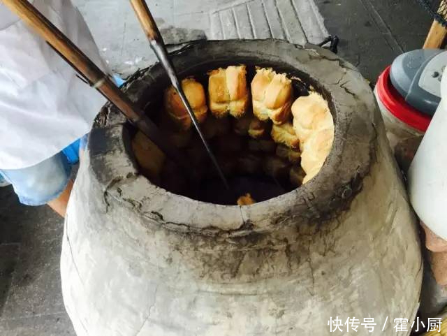 小哥|小哥街头卖这种“稀罕”小吃,15元一斤,顾客:一次能吃掉一斤