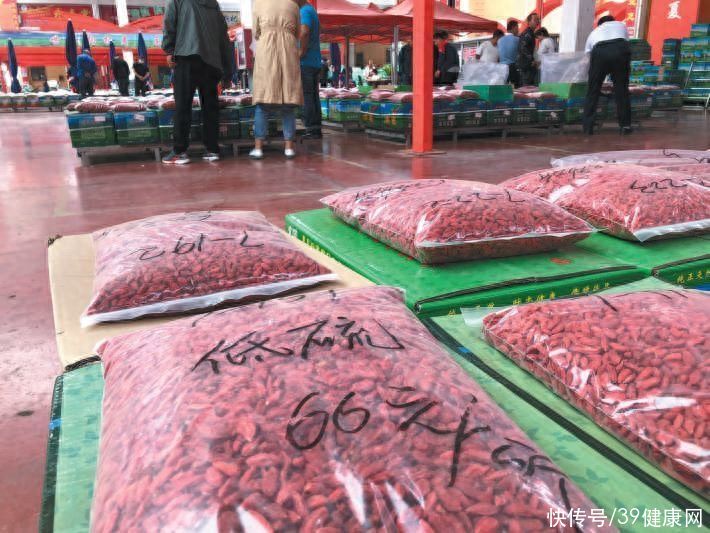 喝枸杞水能降血糖吗(36岁男子坚持每天喝枸杞水降血糖、养肾，3个月后有什么变化？)