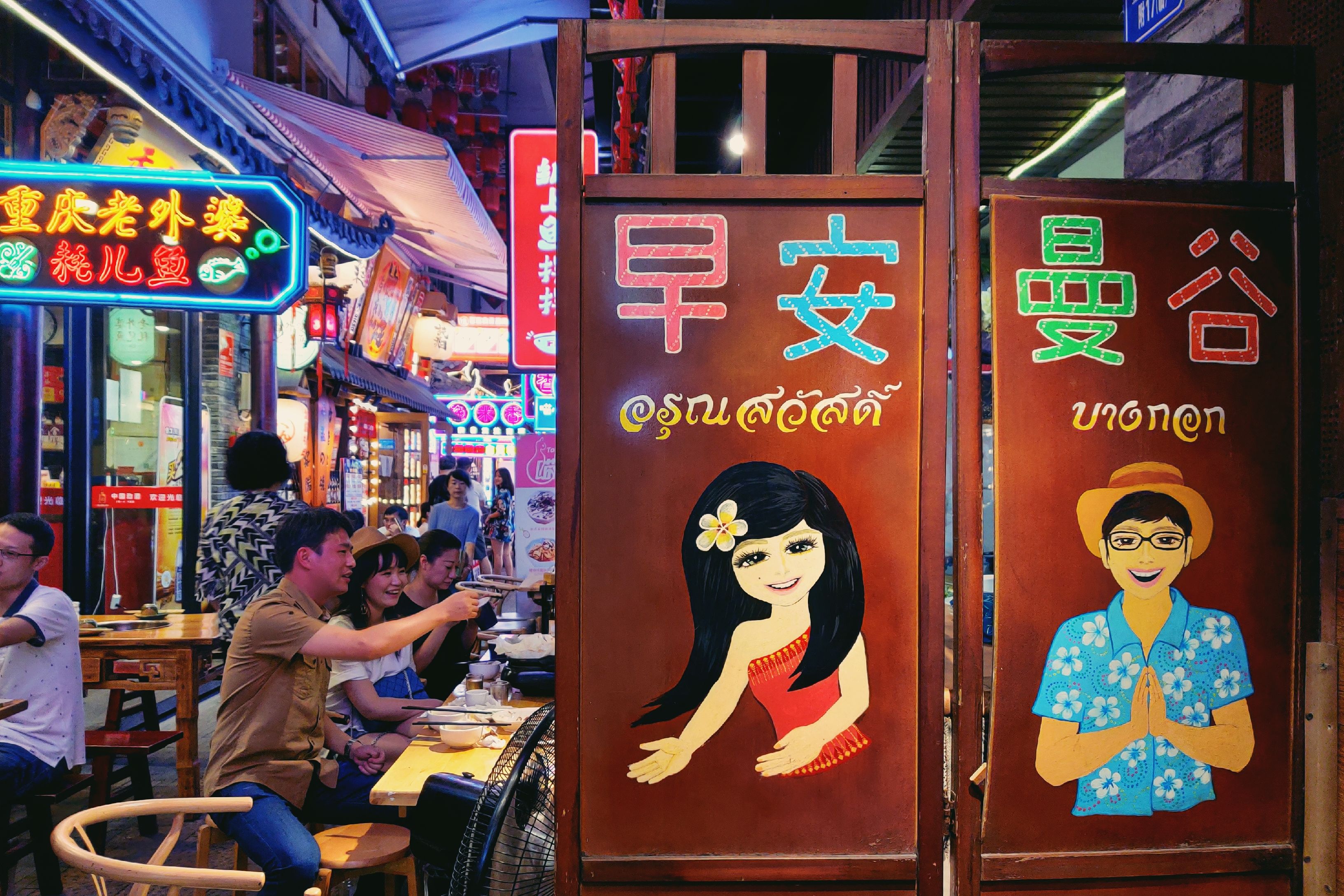 商场里|美食打卡攻略!每一个美食聚集地,都种满了成都人