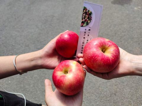 光盘|别人家的食堂:“光盘”就能免费领水果