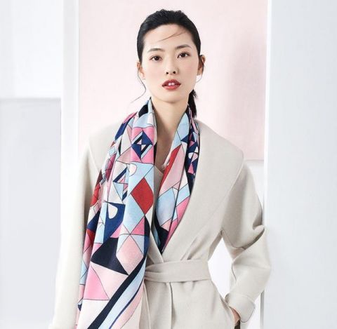  丝巾|舍不得买大牌没关系，牢记这3个穿衣习惯，基本款也能穿出高级感