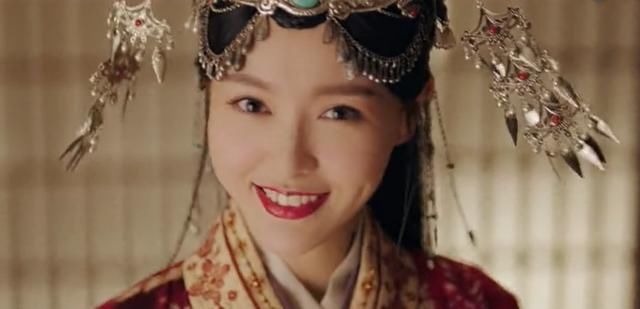 复出|唐嫣高调亮相太惊艳！穿针织配T恤成最美“宅女”，还不复出？