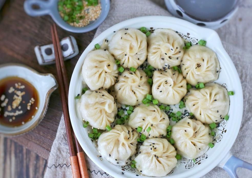  早餐|不用发面的鲜肉生煎包，饺子皮做出的美味早餐，超简单还能做夜宵