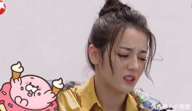 开心|张艺兴看热巴转圈捂嘴笑,主动跑到她身边,又因她的话过于开心!