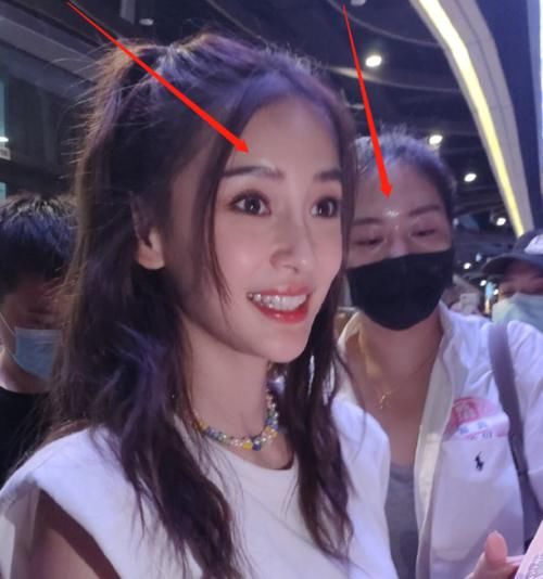 粉丝|baby给粉丝买奶茶,网友无美颜随手一拍,这模样哪像是31岁?