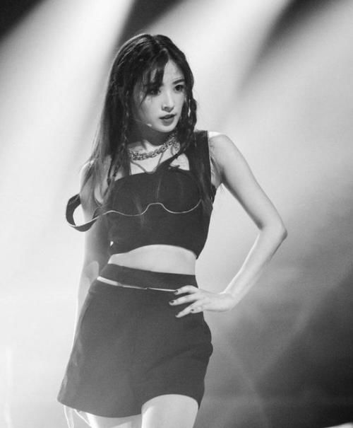 拒绝|张含韵solo非洲舞拿第一被质疑不公,张萌拒绝花钱投票:姐的目标是挣钱