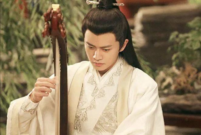  终于|荧幕上酷酷的任嘉伦，没想到是个话痨，非科班出身的他终于出圈了