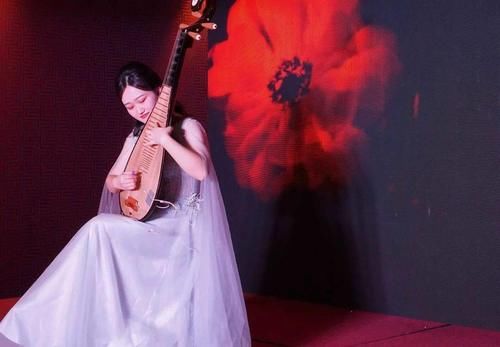 从来|琵琶曲《大碗宽面》像儿时的回忆 从来不敢去相信