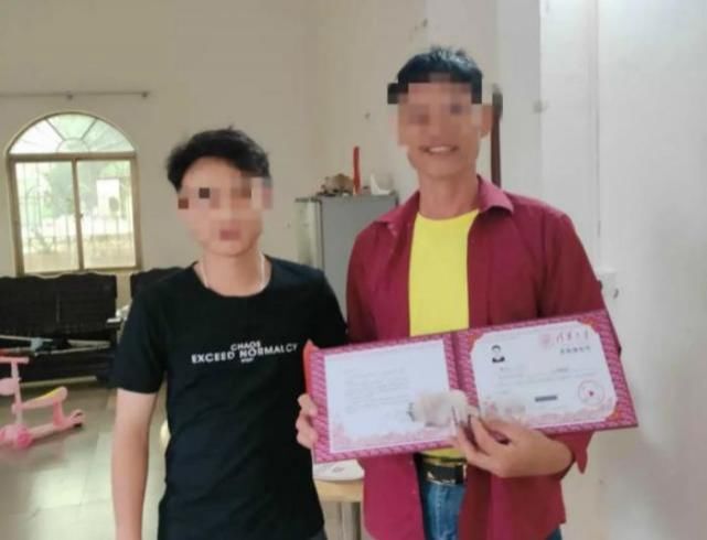 当地教育部|男生考235分伪造清华录取通知书，镇长：被我发现有错别字！