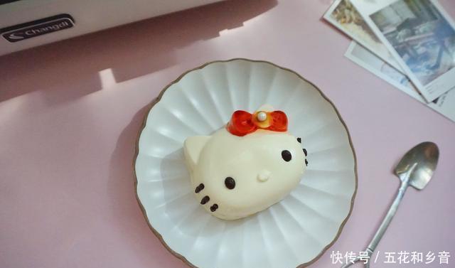 芒果|女儿生日说要吃慕斯蛋糕,我给她做了可爱的卡通蛋糕,她开心极了