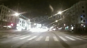  电动车|电动车一头撞上大货车！闯黄灯远比你想象中危险！| 一线微观