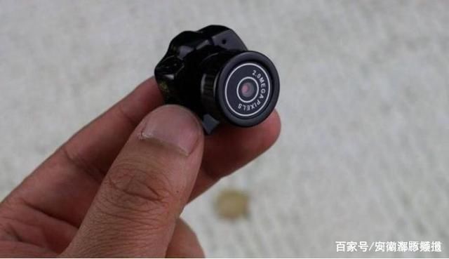 洗澡时|夫妻在三亚五星级酒店洗澡时发现摄像头！酒店：赔点月饼
