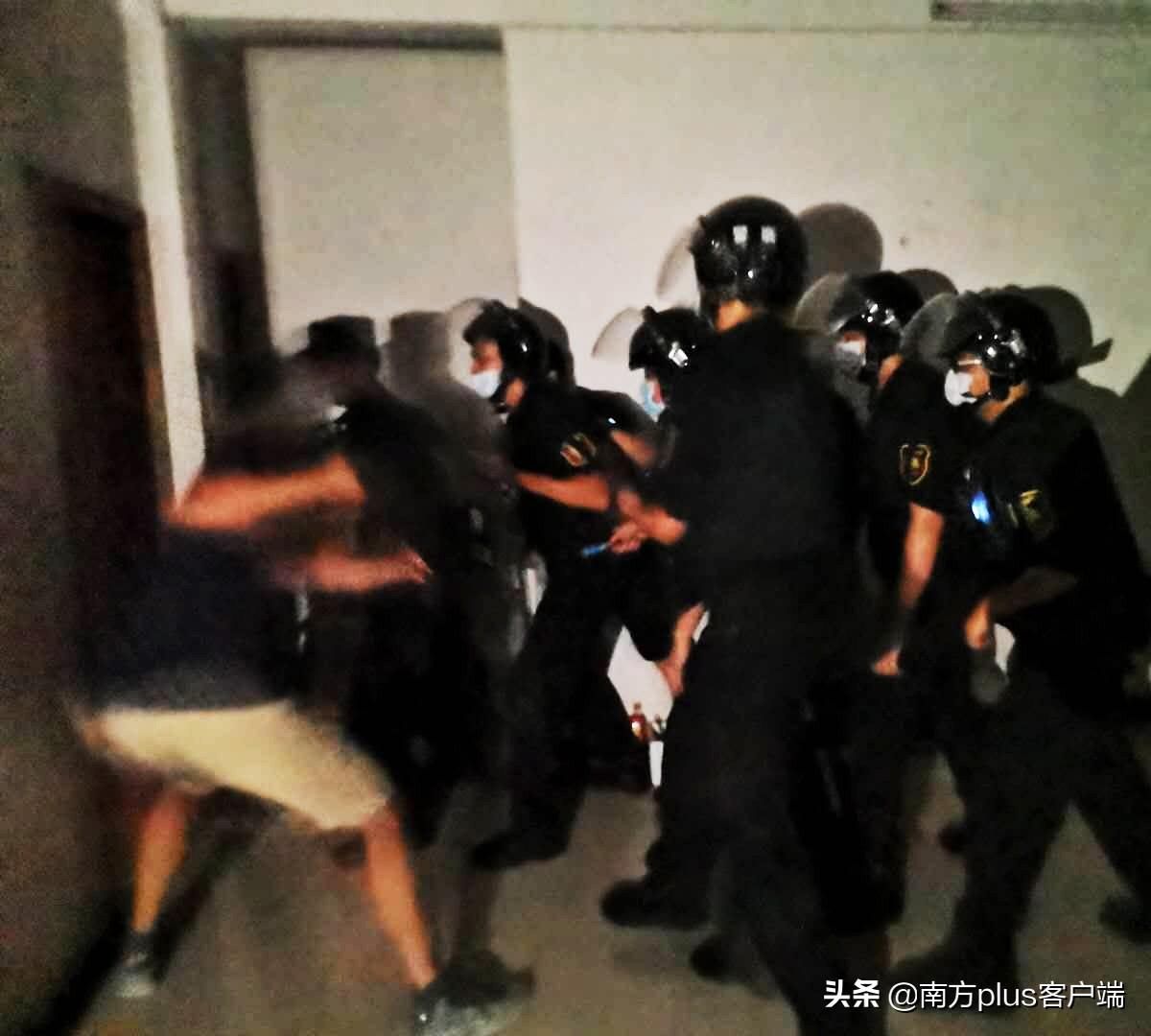 煤气罐|因与家人吵架,广州一45岁男子欲点煤气罐自杀