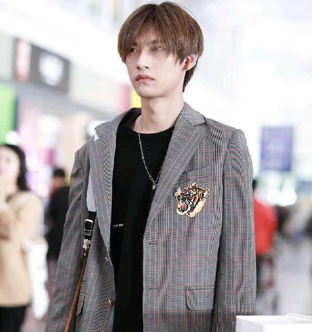 登顶|少年之名最新排名,李希侃登顶,大厂男孩们人气不错