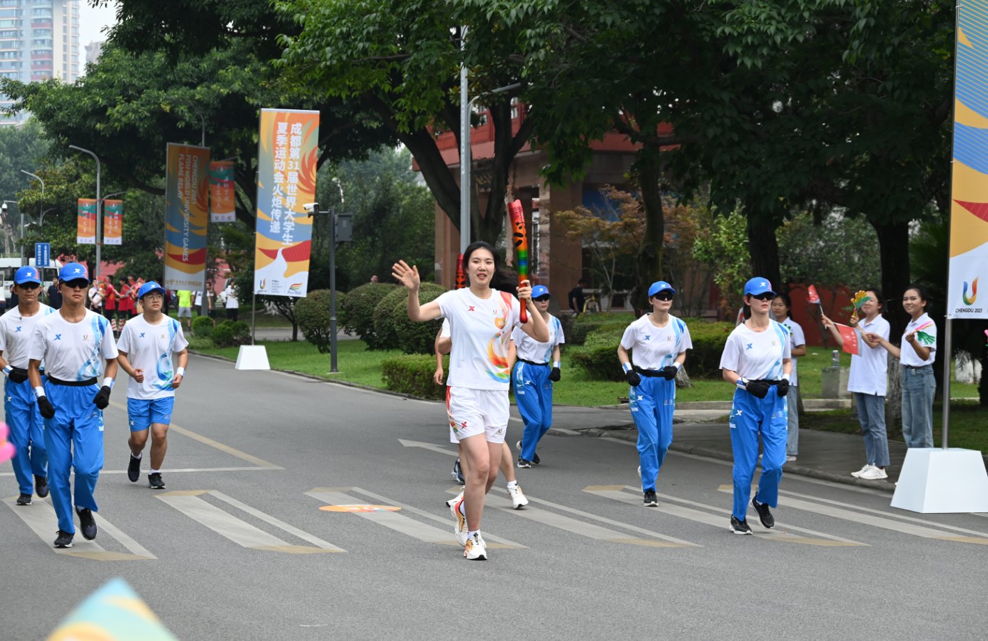 成都大运会火炬传递成都站（首日）传递圆满成功！此后还有4个传递日