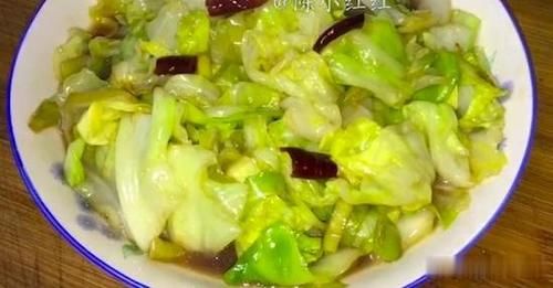  饭店|这样的手撕包菜一辈子都吃不够，比饭店的都香，配上米饭超下饭