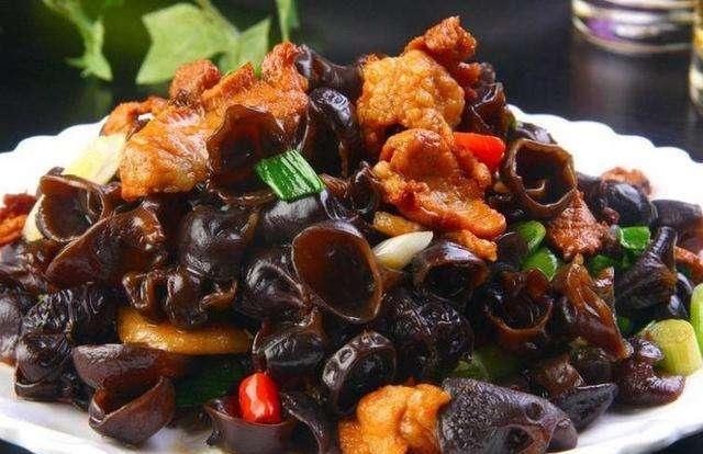  溅出|炒木耳时，容易炸锅溅出？学会这一招，轻松解决，特别实用