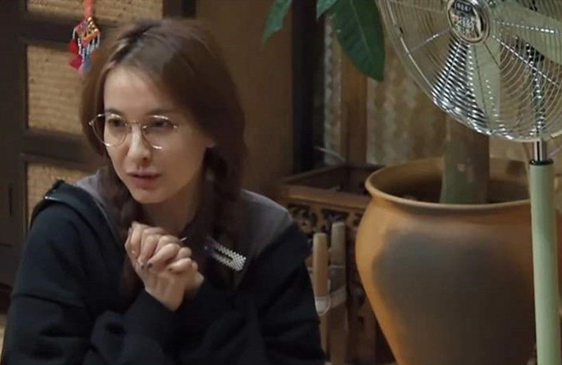  泪流满面|维嘉谈起职业危机泪流满面，吴昕反应很真实，何炅坚持聚会有深意