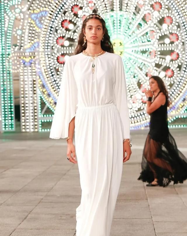  Dior|Dior 在意大利举办了一场没有观众的线下早春发布秀