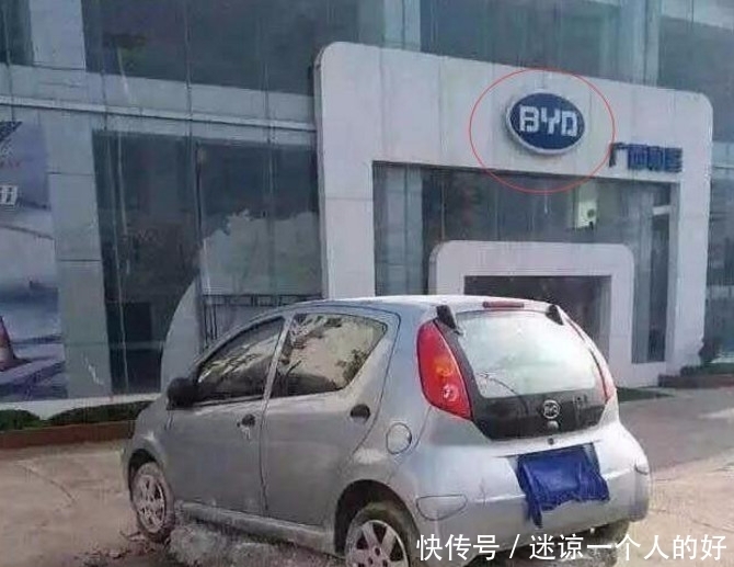 胡乱|车主为不交停车费胡乱停车，结果被人封住4个轮子，车主看哭了！
