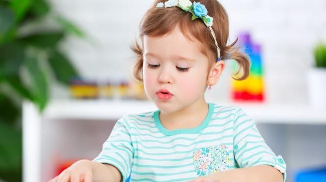 起跑线|地铁一张偷拍照：你的教养，就是孩子的起跑线！在外，这也叫规矩
