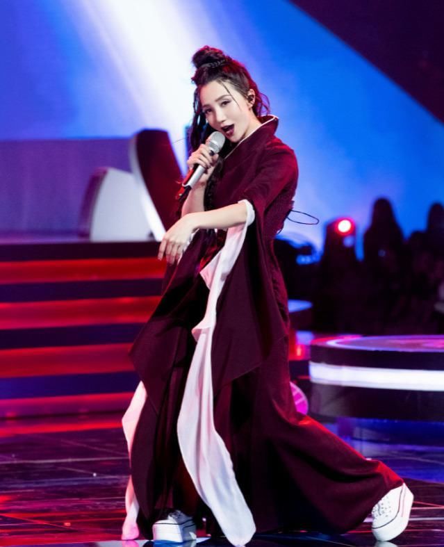  成团|《乘风破浪的姐姐》成团夜，阿朵表示：我就是来美美地鼓掌的