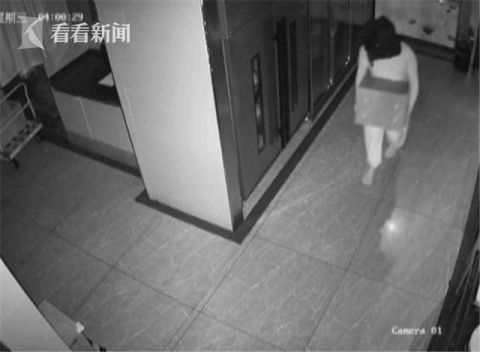  出卖|头戴黑色塑料袋偷盗保险柜 走路姿势出卖了他