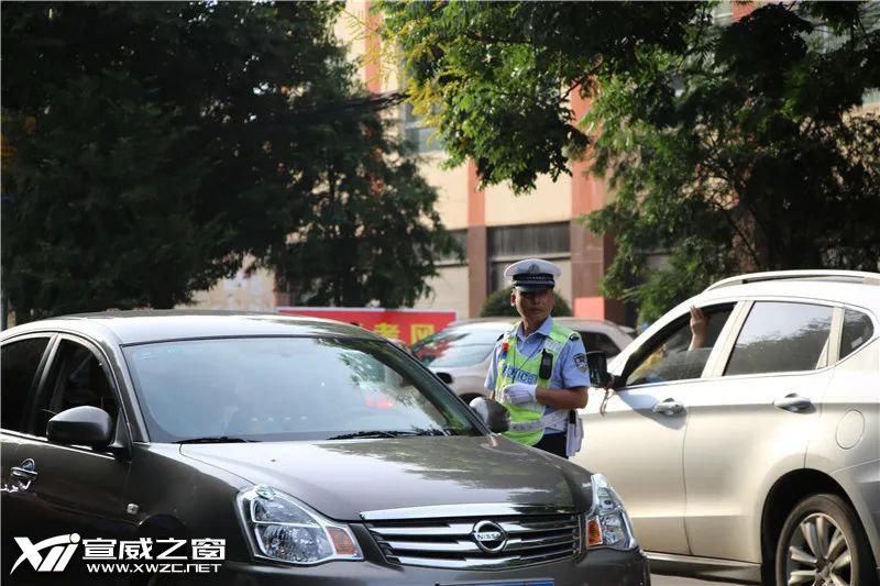  发生|宣威中考首日 考场外发生了这几幕