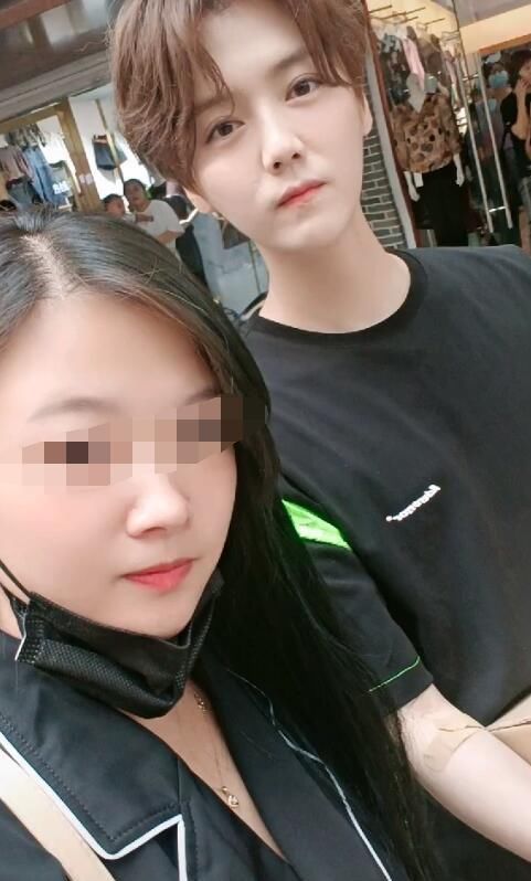  陈赫|陈赫背编织袋录节目，邓超搂着鹿晗好甜，滤镜下鹿晗美成小仙女