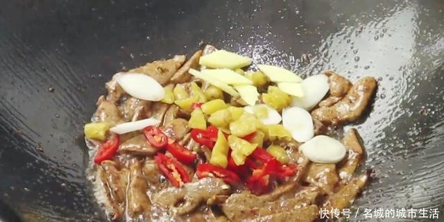 猪肝|炒猪肝不要直接下锅炒,加上这小技巧,鲜嫩不老没腥味,特别下饭